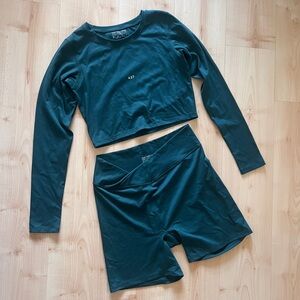 437 Dark-Green Long Sleeve Crop Top & High Waist Shorts Set